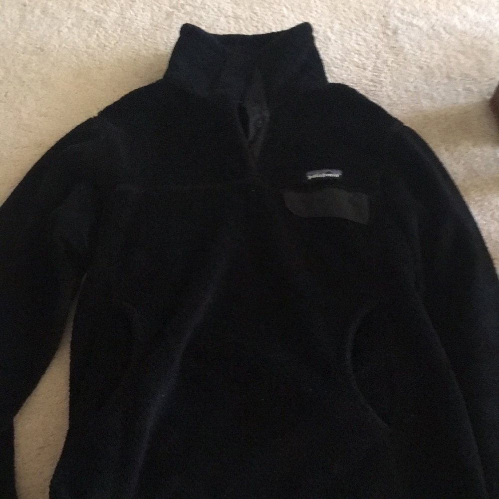 black patagonia pullover